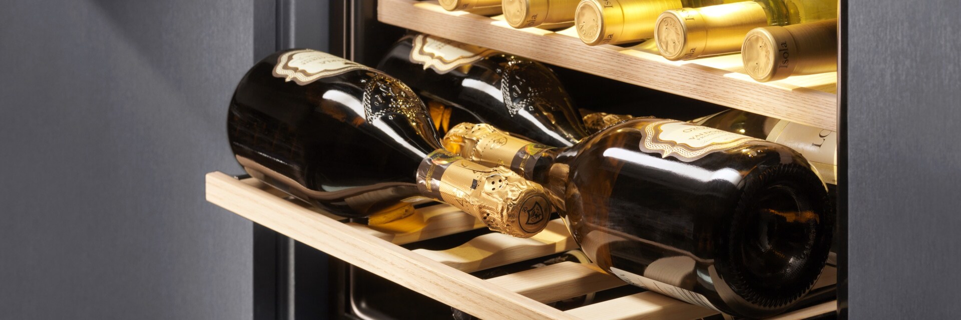 Vgradni hladilnik za vino